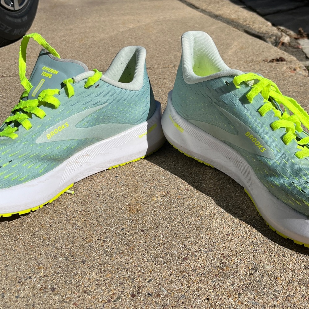 Women’s size 9.5 Brooks Hyperion Tempo - Picture 3 of 4